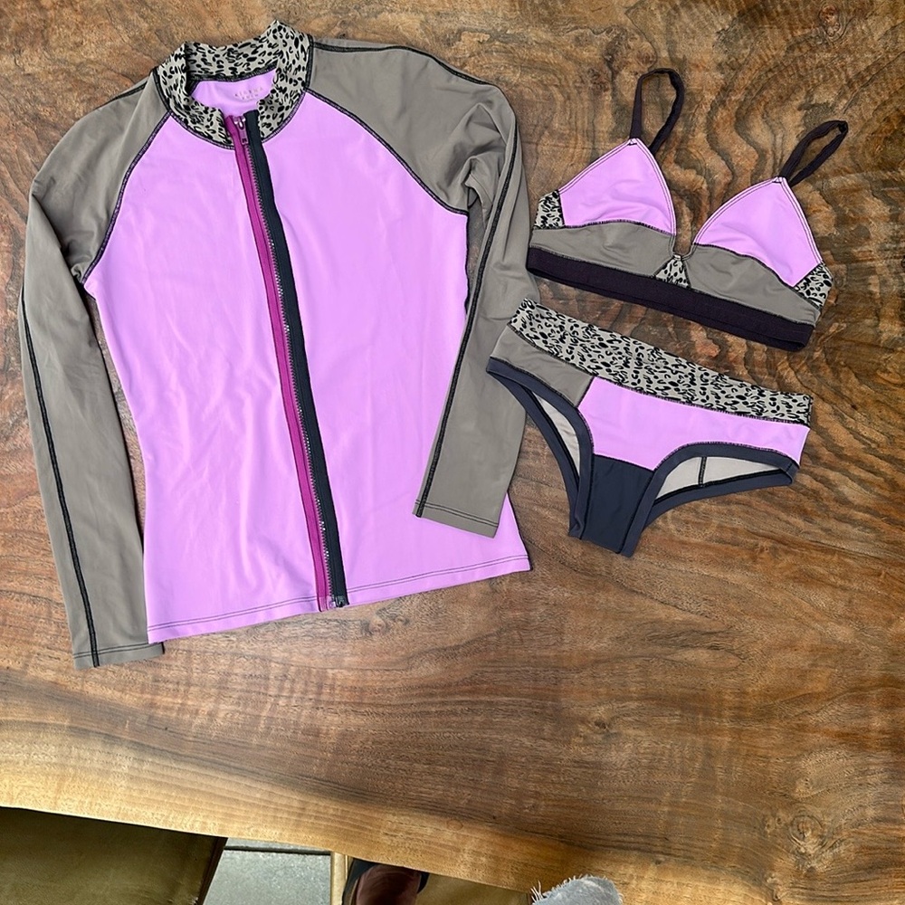 XiRENA Bikini Set with rash guard